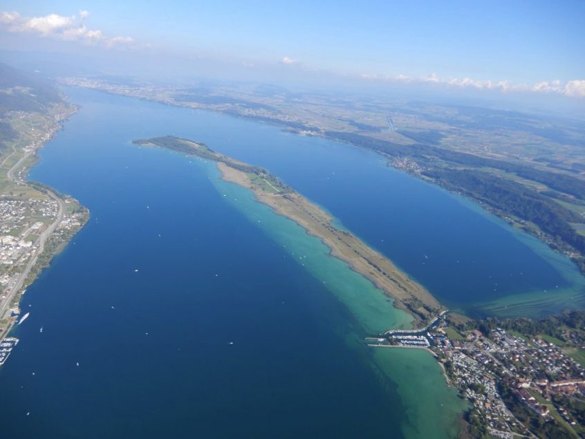 Survol du lac de Bienne en parapente