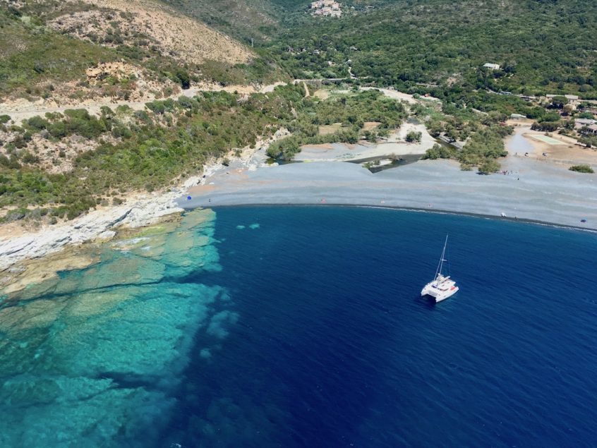 Parapente et voilier au Cap Corse