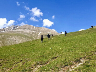 Montée au décollage de parapente