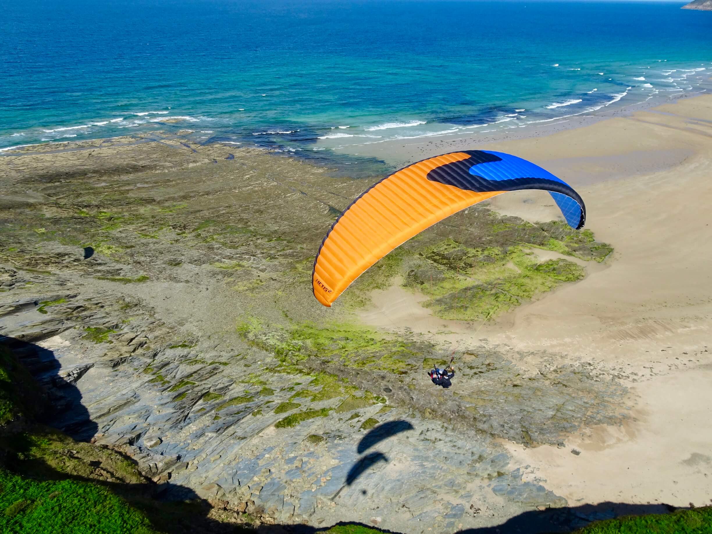 Parapente et océan en Normandie